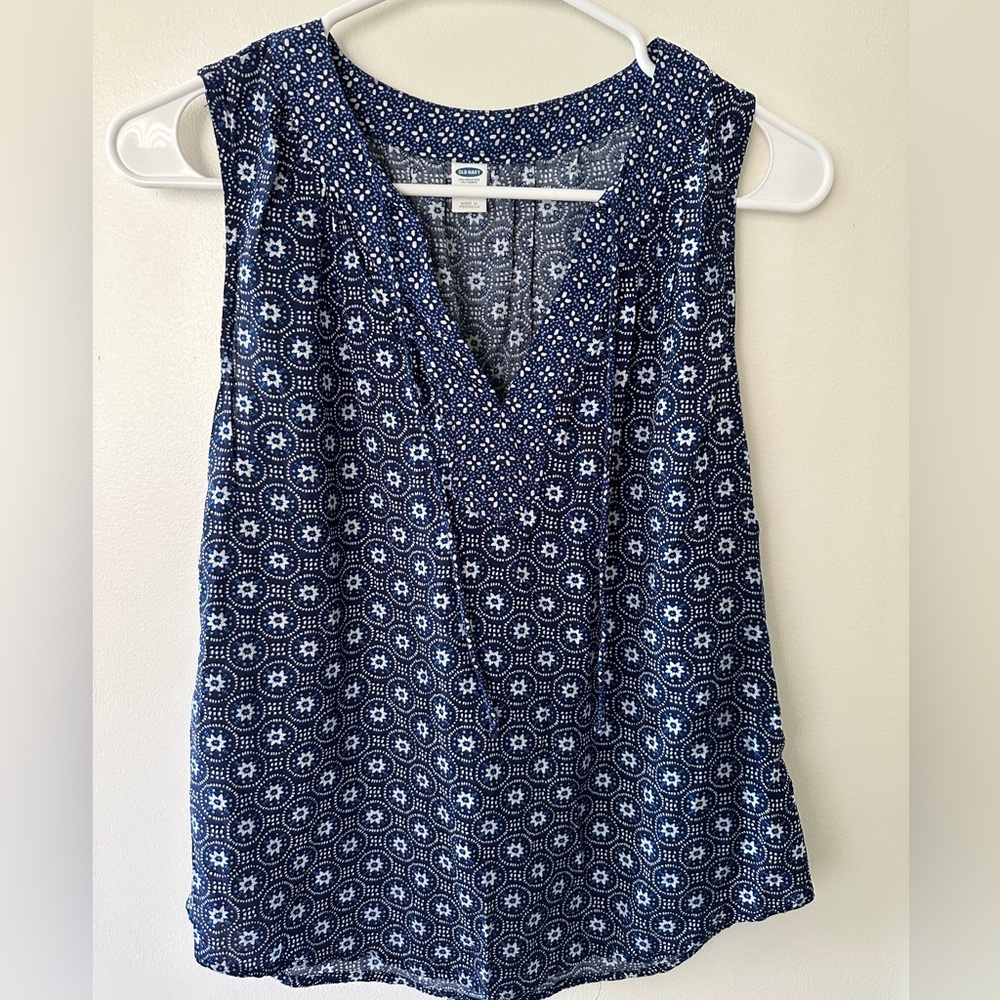 Women’s sleeveless top
